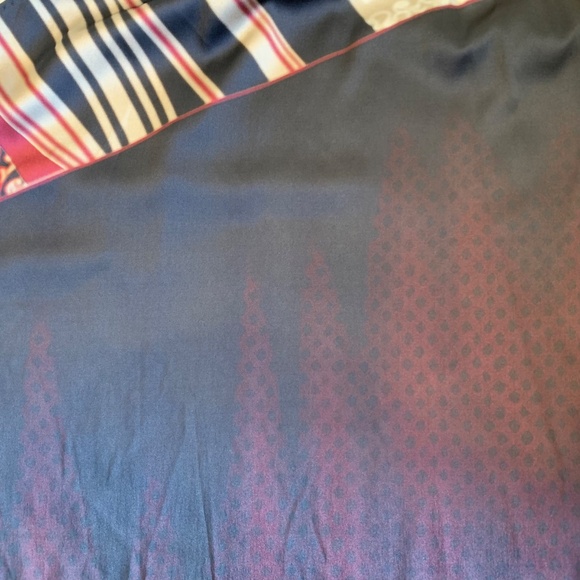 Elie Tahari Silk Top - Picture 7 of 9